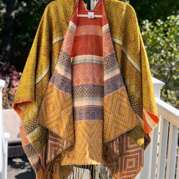 Francescas Collection Knit Shawl - Picture 5 of 10